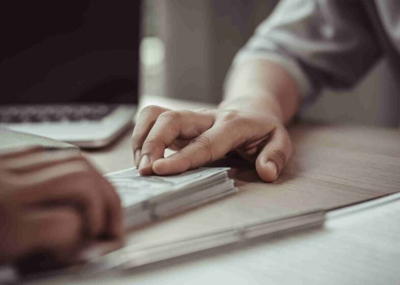 How to Avoid Payday Loan Debt in the UK